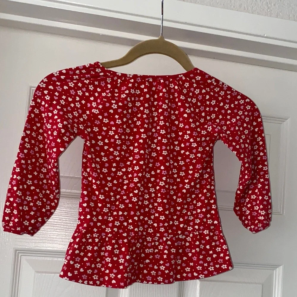 Polarn O. Pyret Kids shirt in Red w/ White Flowers & Pink Hearts. Size 18-24 mo